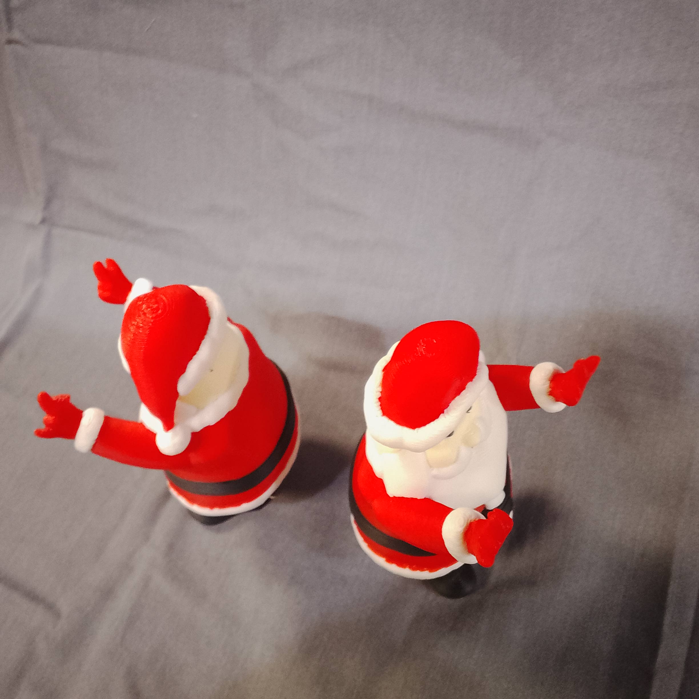 Sassy Santa: The Humorous Side of Holiday Decorations - Image 4